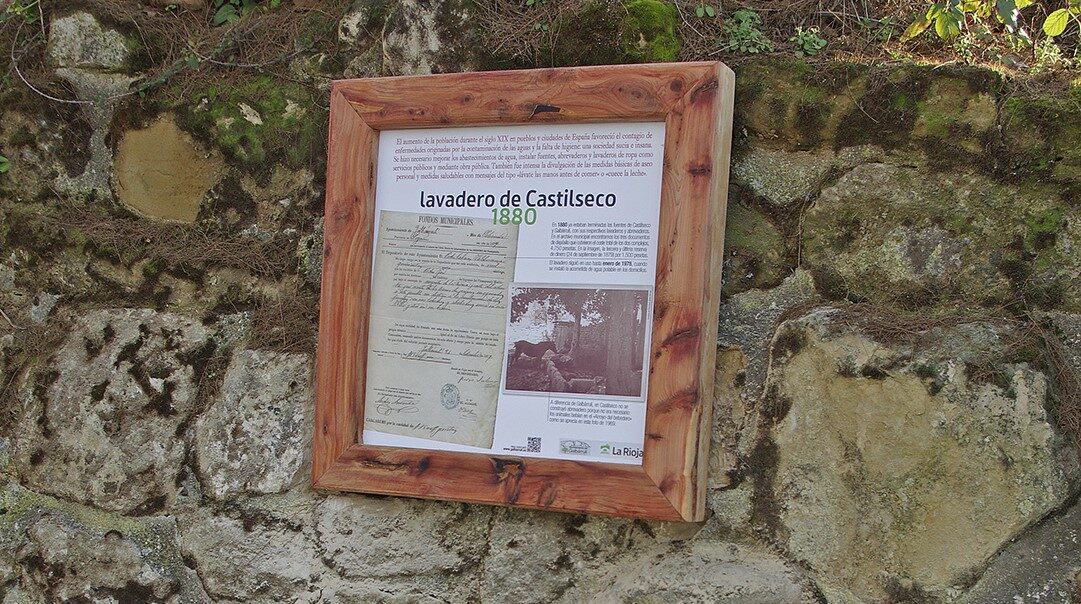  Cartel informativo junto a la fuente de Castilseco.