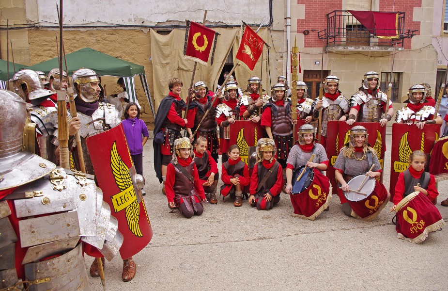 Los romanos de Libia, 9 de septiembre de 2011. Mercadillo y desfile de legionarios que organizan y en el que participan los vecinos de Herramélluri.